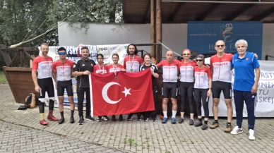 Bakan Bak'tan tarihi başarıya tebrik! Milli para bisikletçiler Avrupa Kupası'nda ilki başardı