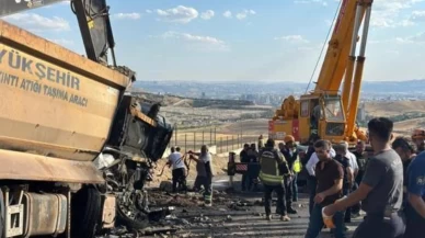 Ankara'da feci kaza! Hafriyat kamyonları kafa kafaya çarpıştı: 2 ölü
