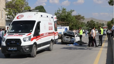 Otomobil park halindeki kamyona çarptı: 1 ölü, 4 yaralı