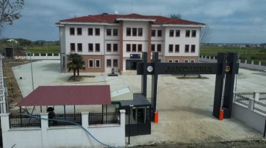 Cankurtaranlara saldırınca jandarma havaya ateş açtı