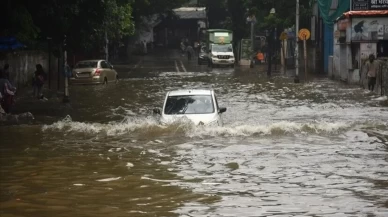 Hindistan'da şiddetli yağışlar can aldı: Mumbai'de bina çökmesi sonucu 6 ölü!