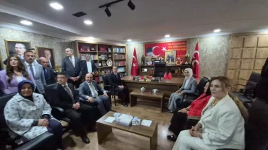 Bakan Göktaş MHP Eskişehir İl Başkanlığı'nı ziyaret etti