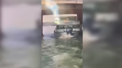 Köprü ayağına çarpan tekneden düştü