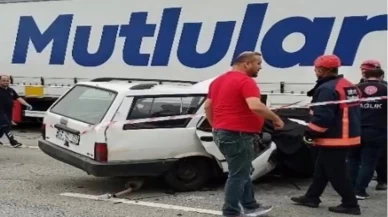 Park halindeki tıra çarpan otomobildeki yaşlı adam hayatını kaybetti