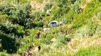 Manavgat’ta kamyonet 150 metrelik uçuruma yuvarlandı