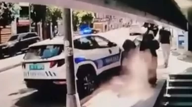 Fatih'te polis aracı motosiklete çarptı