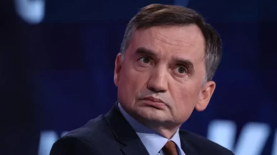 Eski bakanların mülteci belgeleri iptal edildi