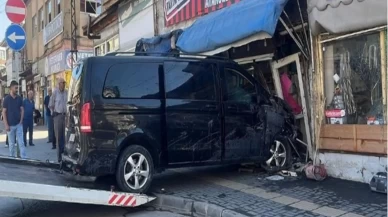 Çorum’da trafik kazası: Minibüs çay ocağına daldı
