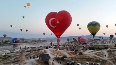 253 şehidin fotoğrafı gökyüzünde süzüldü
