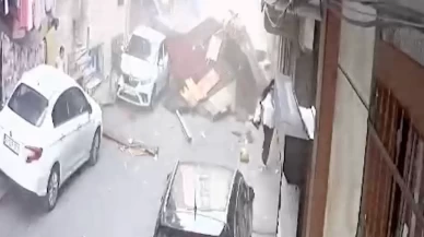 Dev çatı sokaktaki çocukların üzerine uçtu