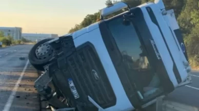 İnegöl girişinde kontrolden çıkan TIR devrildi