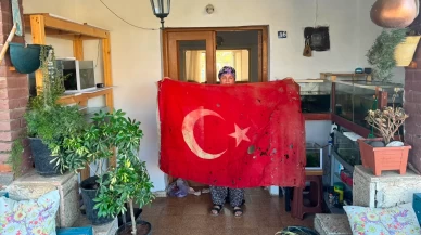 Kıbrıs’ta Mehmetçiğin emaneti: 36 yıllık şanlı bayrak sandıktan çıktı