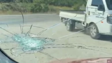 Hafriyat kamyonundan fırlayan taş camı kırdı