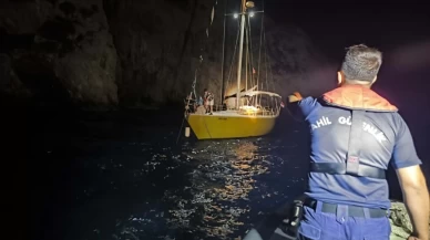 Kuşadası açıklarında sürüklenen teknedeki 2 kişi kurtarıldı