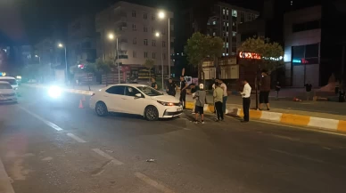 Kaza yapan araçlar polis memurunu ezdi!