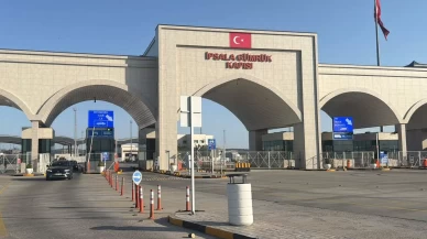 Yunanistan'a açılan sınır kapılarında giriş ve çıkışlar durduruldu!