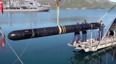 Tek atış yetti! Yerli torpido AKYA hedefi paramparça etti
