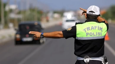 Mersin'de trafiği tehlikeye atan minibüs sürücüsüne ceza! Ehliyetine el konuldu
