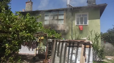 Eve kilitlenen 5 çocuk yangında mahsur kaldı!