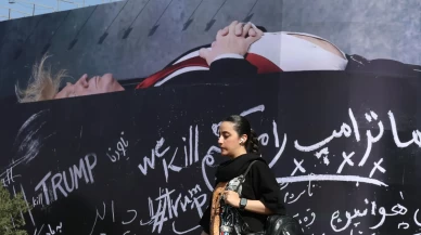 İran'ın ABD öfkesi: Meydana 'tabutta yatan Trump' afişi asıldı