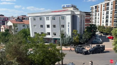 AK Parti il binası önünde bomba paniği!