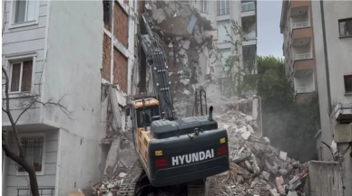 Beylikdüzü’nde yıkım sırasında bitişik binanın banyosu yıkıldı