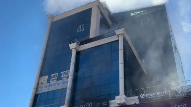 Tokat’ta iş merkezindeki yangın paniğe neden oldu