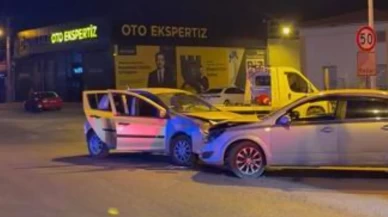 Osmaniye'de gece yarısı dehşet: 2 otomobil çarpıştı, 2'si çocuk 4 yaralı