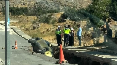 Gaziantep’te otomobil doğal gaz çukuruna düştü