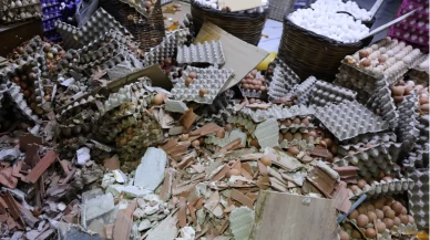 Dönerciye dalan otomobil binlerce yumurtayı kırdı