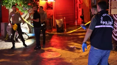 İzmir'de sokak ortasında silahlı çatışma