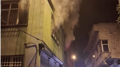 Tartıştığı eşine öfkelenip evi yaktı