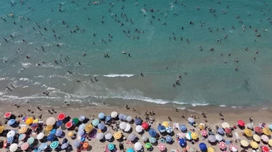Termometreler 30 dereceyi gördü: Kuşadası plajlarında adım atacak yer kalmadı!