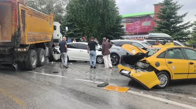 2 kamyon 8 otomobil birbirine girdi! 5 kişi yaralandı