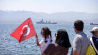 Türk donanması Gölcük’te gövde gösterisi yapıyor
