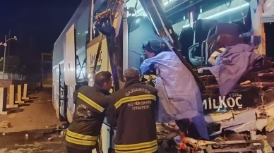 Gaziantep’te yolcu otobüsü TIR’a çarptı: 2 ölü, 17 yaralı