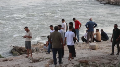 Adana'da Ceyhan Nehri'ne giren 2 çocuk akıntıya kapılarak kayboldu
