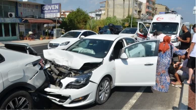 Antalya’da 5 araçlı zincirleme kaza: 6 yaralı