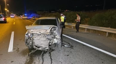 Orhangazi’de kontrolden çıkan otomobil bariyerlere çarptı