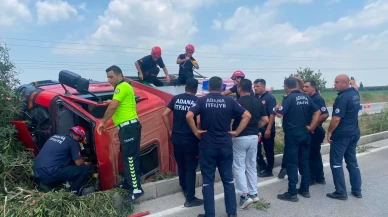 Araçta sıkışan 3 itfaiyeciyi arkadaşları kurtardı