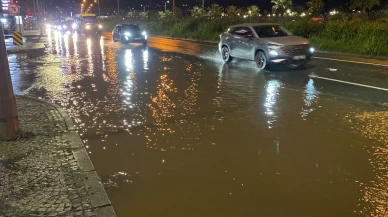 Rize'de şiddetli sağanak hayatı felç etti