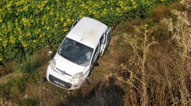 Edirne’de yoldan çıkarak takla atan hafif ticari araçtaki 1 kişi öldü, 1 kişi yaralandı