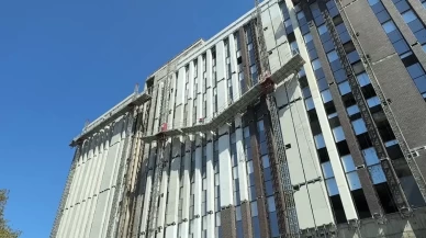 Fazla yüklenen platform 10’uncu katta çöktü