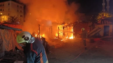 Edirne'de metruk bina alev alev yandı