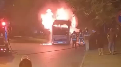 Kartal’da park halindeki minibüs alev topuna döndü