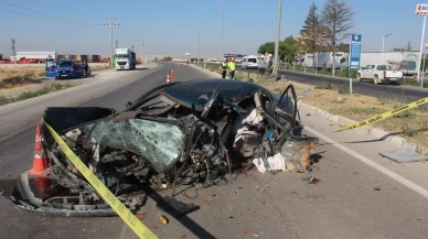 Direğe çarpan otomobilde can pazarı