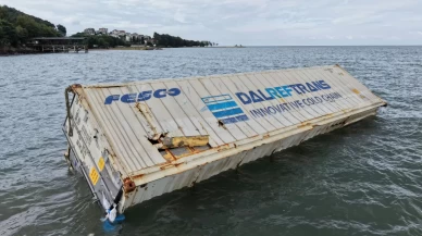 Denizde sürüklenen beyaz konteyner merak uyandırdı
