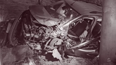 Niksar’da otomobil yol kenarına savruldu