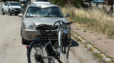 Otomobille çarpışan elektrikli bisikletin sürücüsü ağır yaralandı