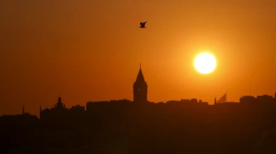 İstanbul’da gün batımı mest etti! Kız Kulesi eşliğinde büyüleyici manzara